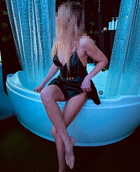 Девушка массажистка Альвина, салон L.A.V